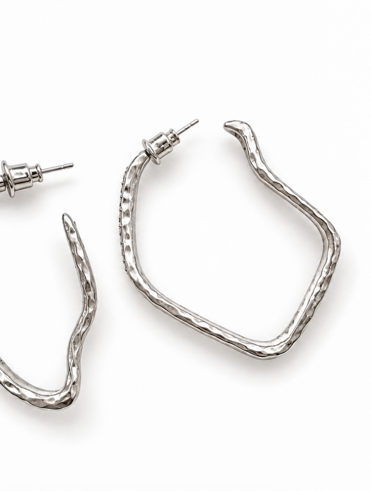 HAMMERED FLOW HOOP EARRINGS