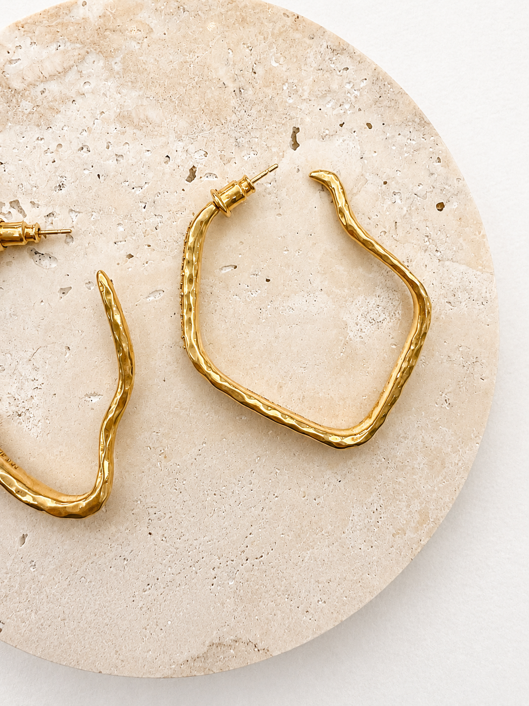 HAMMERED FLOW HOOP EARRINGS